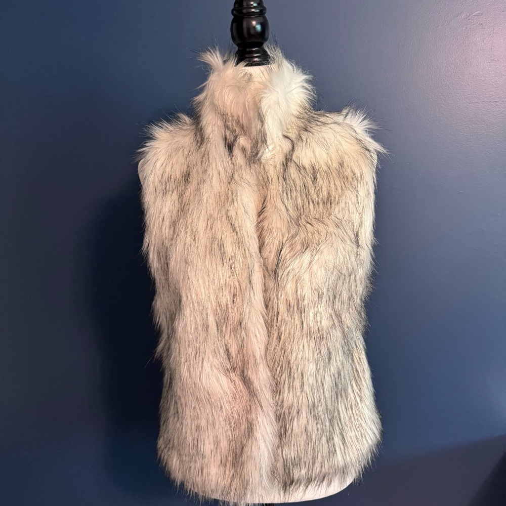 Women's Faux Fur Vest in Gray